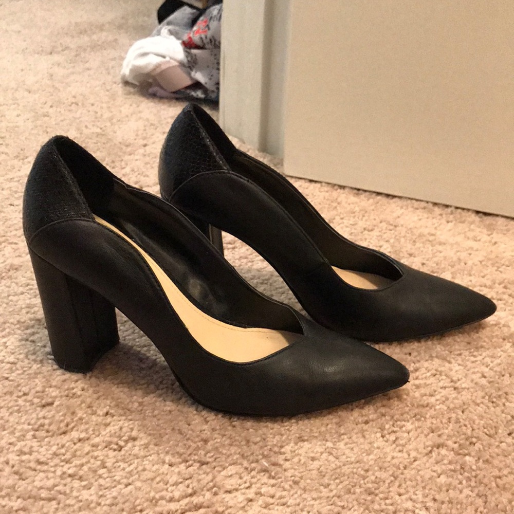LIKE NEW Nine West Closed-Toe Heel (size 8.5)